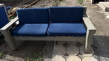 Продаются диваны из поддонов. Состояние среднее. В наличии 4 шт. Цена