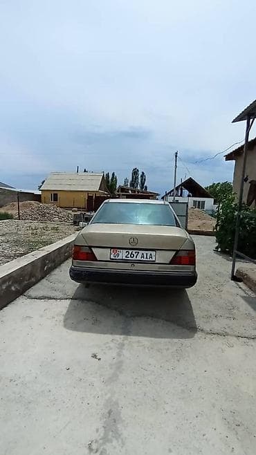 арзан матиз 1: Mercedes-Benz W124: 1992 г., Седан — 4
