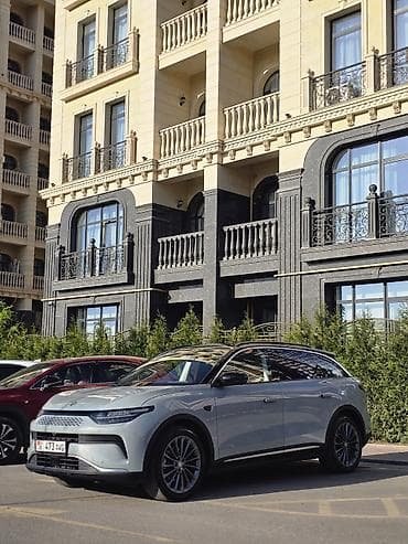 Электромобиль LEAPMOTOR — интерьер и мультимедиа премиум-класса