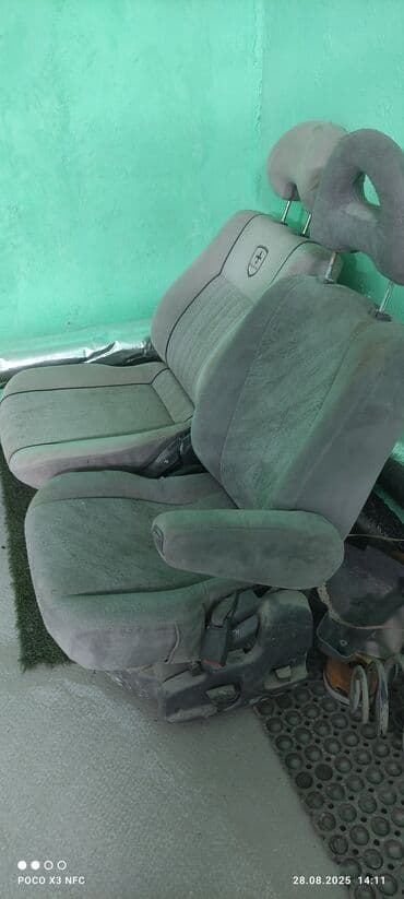 б у двухъярусные кровати: Продаю одно переднее пассажирское, и одно средний ряд капитанское — 3