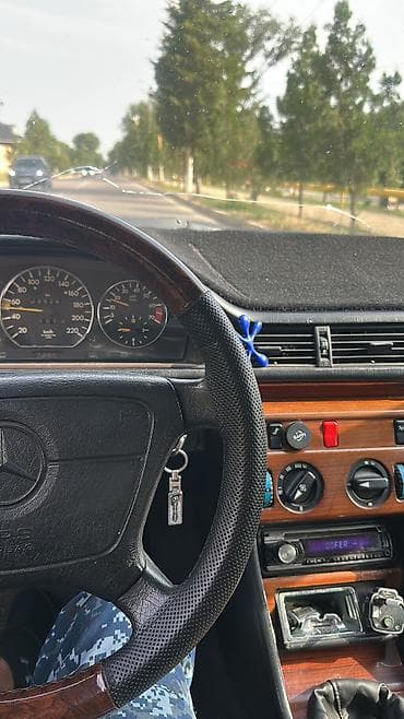 honda civik: Mercedes-Benz E-Class: 1993 г., 2.2 л, Механика, Газ, Седан — 7