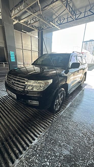5 11: Toyota Land Cruiser 200, черный кузов, внедорожник 5‑дверный — 4