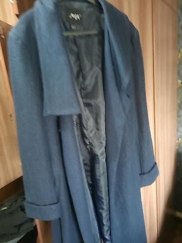 Нижнее белье: 2) Пальто женское демисезонное: - Цвет тёмно-синий. - Длина миди — 1