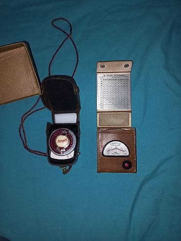 Экспонометры для фотосъёмки (набор из двух приборов) 1) Ленинград-2 -