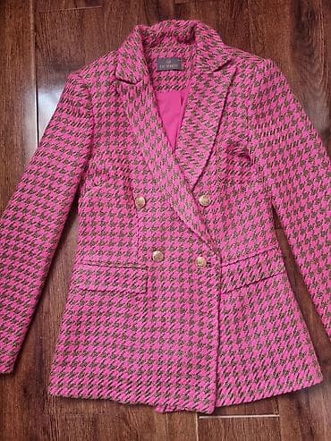 Продам новый пиджак, покупала Luxstore 
Отдам сидит шикарно