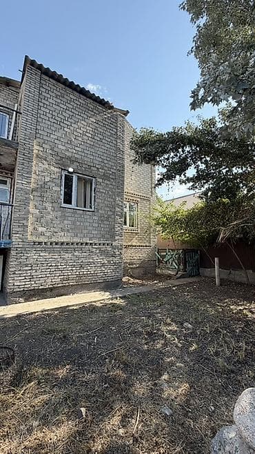 Продаётся дома с участком жм Бакай-Ата - Материал стен: кирпич -