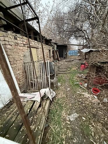 хоз постройки: Дом расположены в селе военно Антоновка по улице Ленина участок 8 .83 — 6