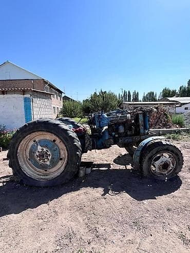 Трактор советской серии (ориентировочно МТЗ/Т-40) at lalafo.kg Трактор советской серии (ориентировочно МТЗ/Т-40)
