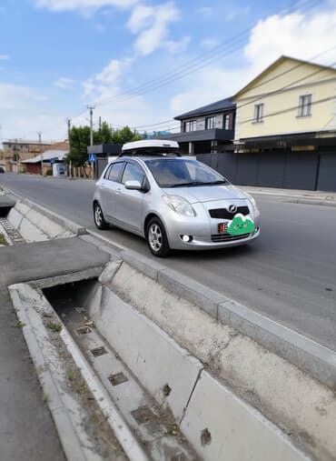 срочно срочно продам машину: Toyota Vitz: 2005 г., 1.3 л, Вариатор, Бензин, Хэтчбэк — 1
