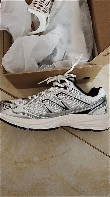 nike react: Кроссовки в ретро-стиле, бело‑серебристые Camel - Верх: сочетание — 1