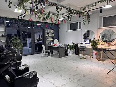 сдается кушетка в салоне: Срочно 🚨 полностью сдаю новый салон красоты вдоль дороги 😍 70кв — 3