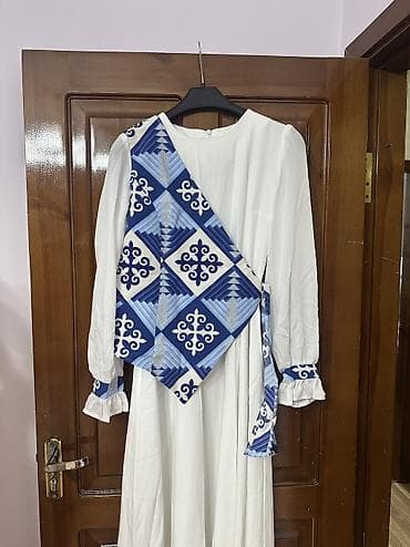 side by side: СРОЧНО ПРОДАЮ ПЛАТЬЯ Одевали только 1 раз на той больше не нужны из-за — 3