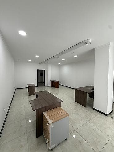 open space: Аренда офисов, 42 м², В бизнес центре, 1 линия, С видом на горы, С системой безопасности — 2