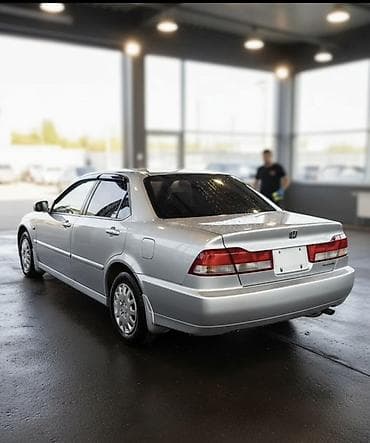 Honda Accord: 2001 г., 1.8 л, Автомат, Бензин, Седан