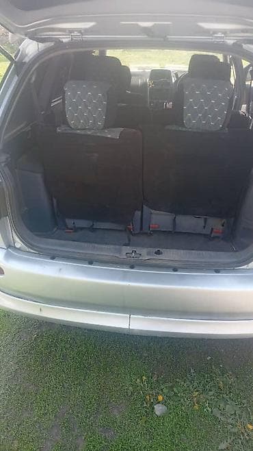 ford focus 2000: Toyota Ipsum: 2000 г., Минивэн — 4