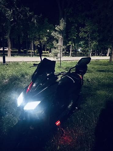 Мототехника: Городской скутер/макси-скутер черного цвета - Агрессивный дизайн — 2