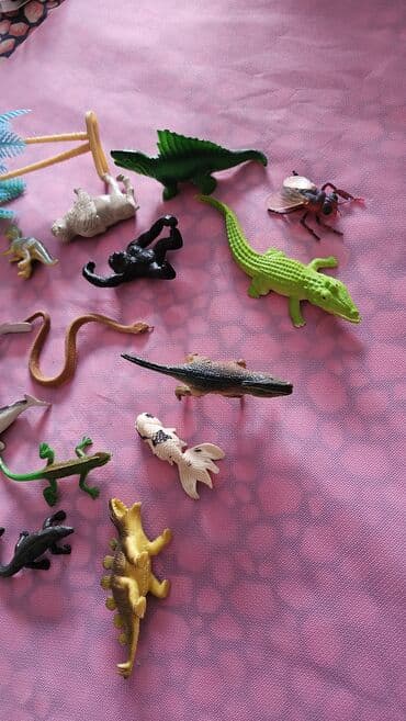 Балдар электр унаалары: Набор мини-фигурок животных и динозавров из пластика и резины. Каждая — 5