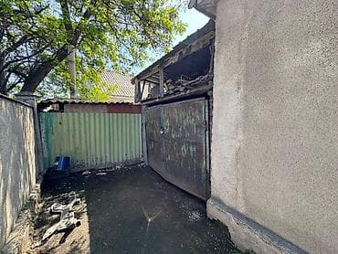продаю дом с магазином: 🏡 Продается участок с домом в перспективном районе Бишкека! 📍 ж/м — 9