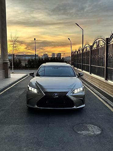 акустика: Lexus ES: 2019 г., 2.5 л, Вариатор, Гибрид, Седан — 2