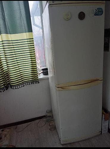 Холодильник с нижней морозильной камерой - Классическая двухдверная