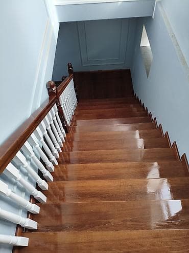 Үй жана бакча: Агач тепкичи Жеке менчик үй үчүн, Жыгачтын туру: Кара Жыгач, Тепкичтин формасы: Көп марштуу, Стиль: Классикалык — 3