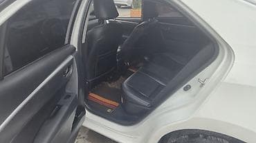 nissan cefiro 2 5: Toyota Corolla: 2019 г., 1.8 л, Вариатор, Гибрид, Седан — 10