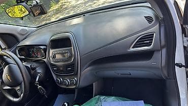 Транспорт: Chevrolet Spark: 2019 г., Автомат, Бензин, Хэтчбэк — 8