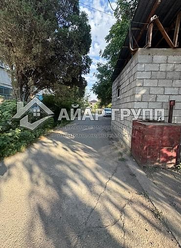 old бишкек: 4 комнаты, 65 м², 2 этаж — 3