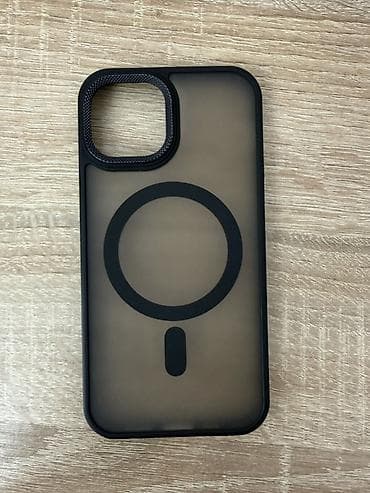 чехлы на 12 айфон: Черный полупрозрачный чехол, разработанный для защиты телефона. Для 12 — 1