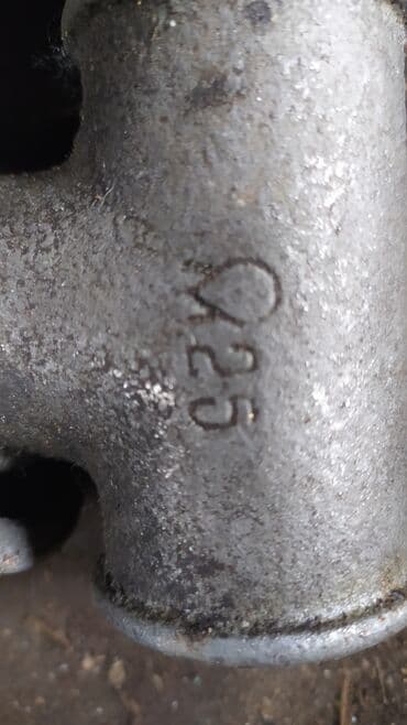 Унитазы и комплектующие: Чугунные тройники диаметр 32 / мм. Внутренний диаметр 32 мм. Десять — 3