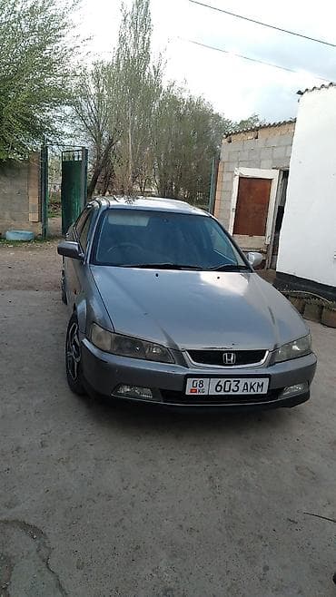 салон автомобиля: Honda Accord: 1997 г., 2 л, Автомат, Бензин, Седан — 3