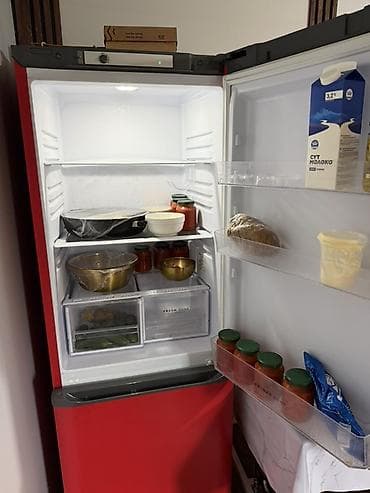 fridge: Холодильник двухкамерный Supcoo (красный) - Форм‑фактор: классический — 2