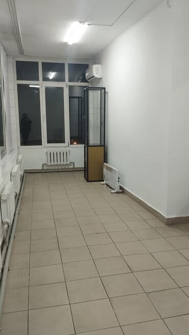 офис дом: Сдаются два помещение 40+35 м2 за 65000+55000 сом Второй этаж — 11