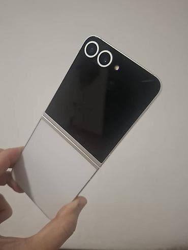 poco m5c: Samsung Z Flip, Б/у, 512 ГБ, цвет - Серебристый — 2