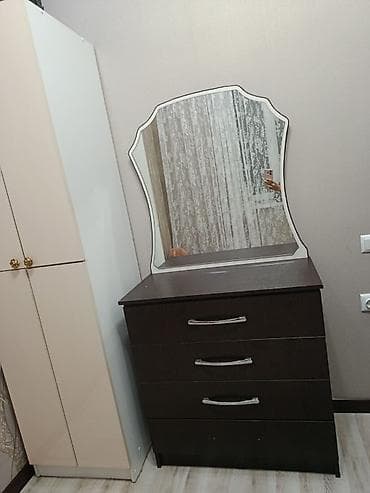 зеркала камод: Комод для одежды, Б/у, С зеркалом, ЛДСП, цвет - Коричневый — 1