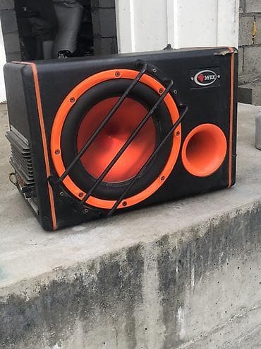 машина bwm: Сабвуфер в корпусе с фазоинвертором и встроенным усилителем. - — 2