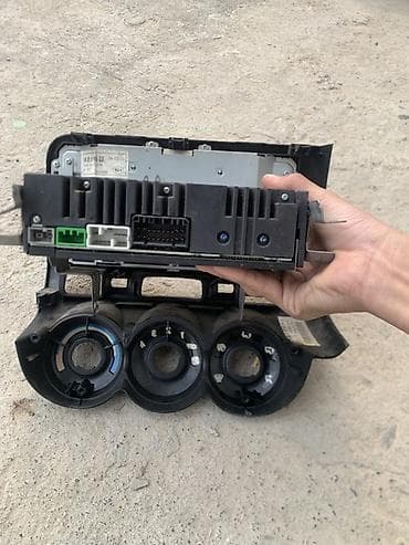 Другие аксессуары: Штатная магнитола с передней панелью и блоком управления климатом для — 2