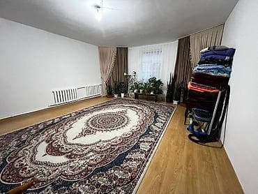 Аренда домов: Продаётся большой жилой дом с мансардой. Мансарда не достроена. Дом — 7