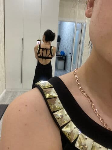 Атайын кийим: Очень красивое вечернее платье, спинка открытая, размер 44 наш — 3