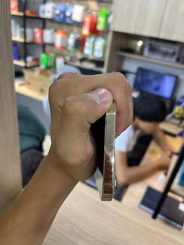 jack e4: IPhone 13 Pro Max, Б/у, 256 ГБ, Золотой, Чехол, 100 % — 2