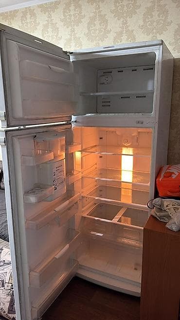 ice bath: Холодильник Beko с верхней морозильной камерой и диспенсером для — 3