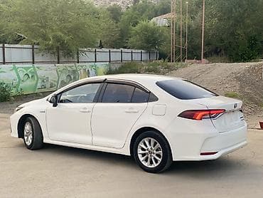 volvo 940: Toyota Corolla: 2021 г., 1.8 л, Автомат, Гибрид, Седан — 4