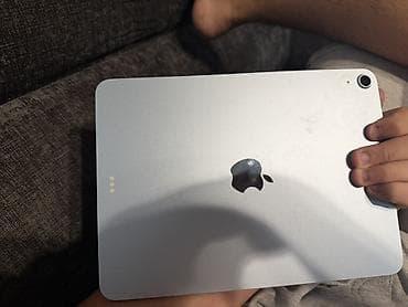 ipad 2024: Apple iPad (серебристый), серия с плоскими гранями и магнитным Smart — 1