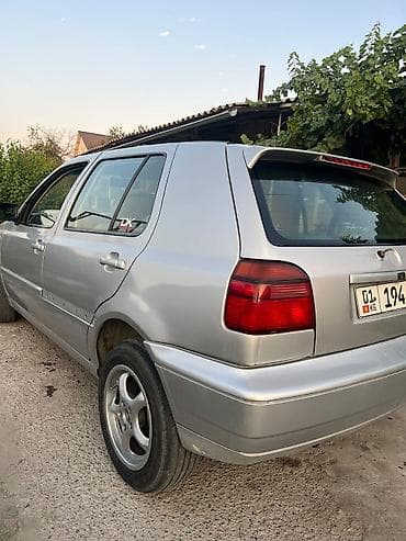 Volkswagen Golf: 1994 г., 2 л, Механика, Бензин, Хэтчбэк — 2