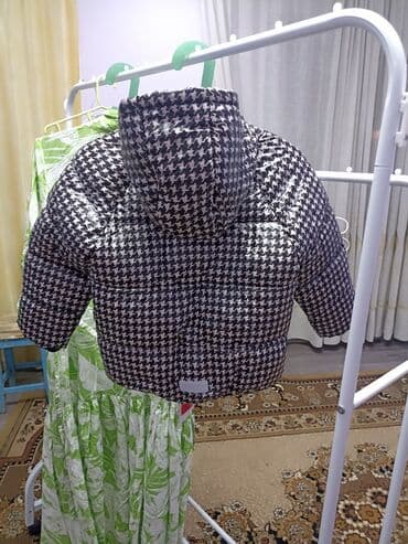 пальто детское демисезонное: На 8 лет,новая фирмы baby go(Россия). Зимняя — 5