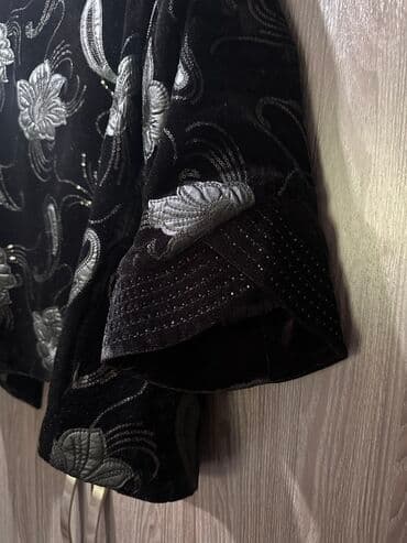 пиджаки женские бишкек: Очень красивая жилетка/пиджак женский! Размер 46-52! Бархат с кожаными — 4