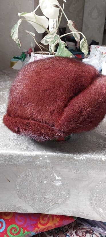 норковая косынка: Красивая бордового цвета норковая шапка,состояние отличное,нигде не — 1
