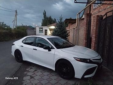Toyota Camry: 2021 г., 2.5 л, Автомат, Бензин, Седан — 2