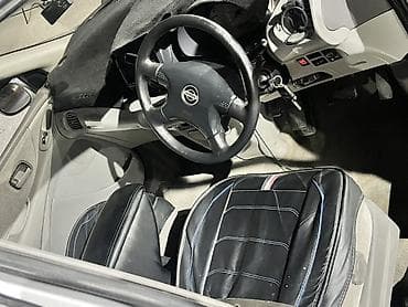 головки зил: Nissan Tino: 2000 г., 1.8 л, Автомат, Бензин, Хэтчбэк — 6