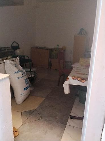 Дома: Продаётся жилой дом с двором и хозяйственными постройками. - — 8